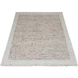 Rechthoekig beige vloerkleed met grove geweven structuur en effen rand