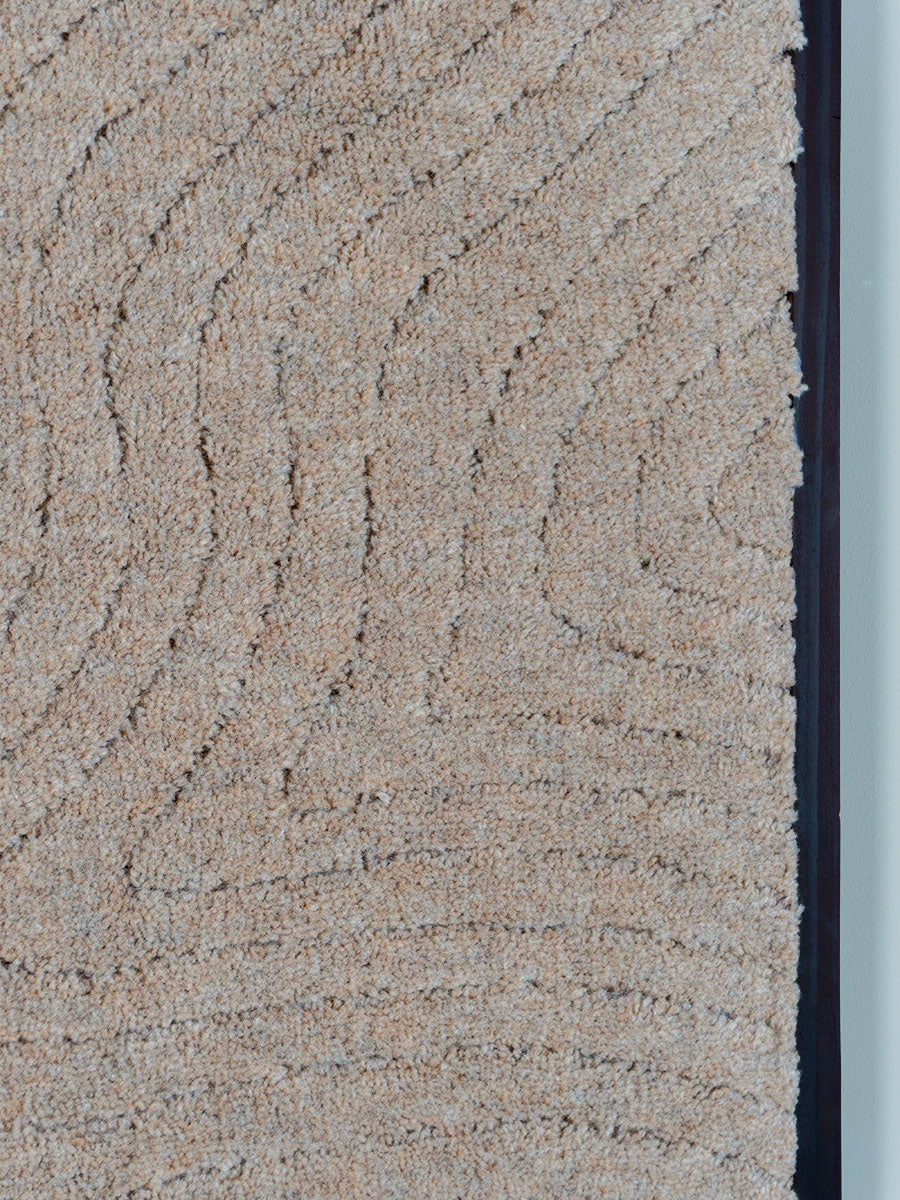Wollen wanddecoratie close-up, lichtgrijze textuur met subtiel reliëf en rafelrand