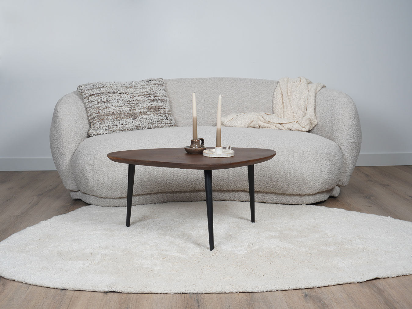 Rond vloerkleed in crème met zachte, pluizige textuur